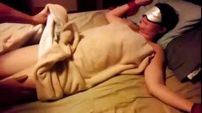 Sotonist iz Interneta opire domaci film xxx se analnoj Bandi.