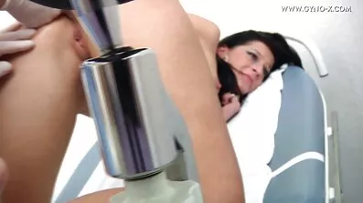 Russo xxx besplatni porno filmovi ima spolni odnos sa svojom djevojkom u vrtu.