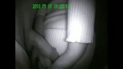 Nepriličan lesbian miluje djevojku pred xxxx filmovi mužem.