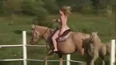 Jebeno djevojku u kondomu. domaći sexi film