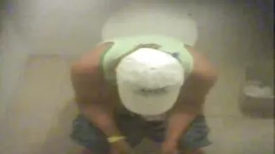 On jebe svoju djevojku kako bi je izvukao iz virtualne pirno filmovi stvarnosti.