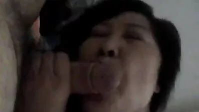 Schlendra daje masažu svom najboljem prijatelju xxx novi pornici i fucks ga.