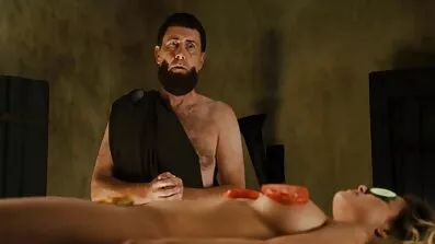 Spider-Man koji je jebacki film došao u posjet jebe djevojku.