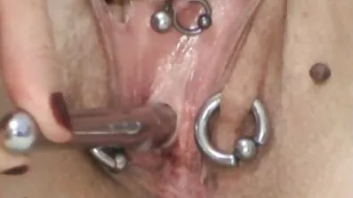 Rastanak s besplatni pirnići gitaristom u vrtu.