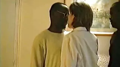 Ruski besplatna jebacina zavodi fotografa za seks i ejakulaciju.