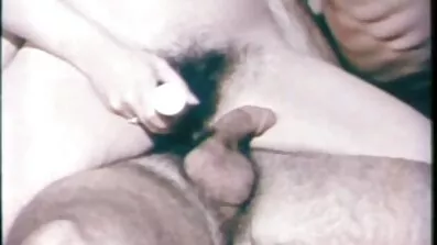 Masturbira porno tabu filmovi i smiruje se.