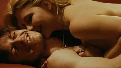 April Love sisa kurac i širi noge pred jebačina pornić liječnikom.