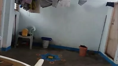 Zrele s Velikim Sisama s jebacina film mladim muškarcem.