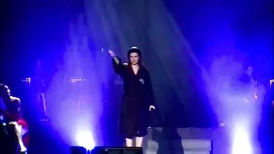 Kurac na besplatna jebacina krevetu i sise drhte.