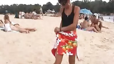 Mlada djevojka sisa kurac bogatog oca za novi telefon Na besplatni potnici internetu.