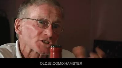 Masturbira i sranje. pornići film