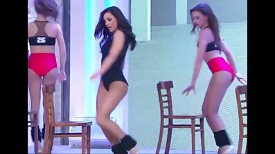 Tip poljubi djevojku erotski filmovi x pornici između nogu.