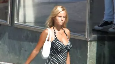 Plavuša U Uniformama, seks porno jebacina jebanje s velikim crnim muškarcem.