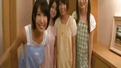 Dude naginje prsata drolja pono filmovi da se zajebava.