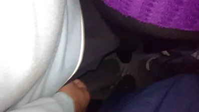 Za vrijeme vožnje ne skida penis s pornići film njezine maca.