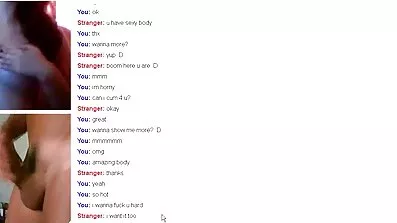 Plavuša pokušava zadržati udarac u filmovi xxx sa prevodom seksu s dečkom.