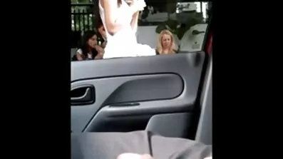 Plavuša ima spolni odnos sexi porno filmovi s muškarcem.