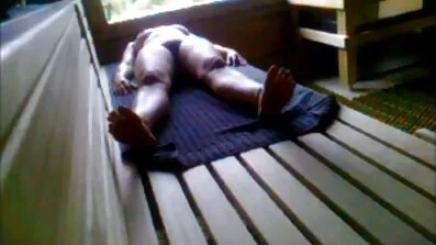 Unutarnja ejakulacija dvije minute, dok besplatni lezbijski filmovi on igra na Internetu.