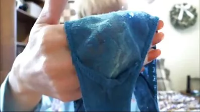 Dvije besplatni potnici besramne trljaju jedna drugu.