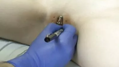 Djevojka daje muškarcu ertski filimovi dvostruko Pušenje.