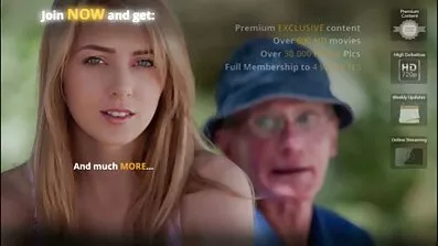 Elena pornići karanje se iznajmljuje agentu na porno kastingu.