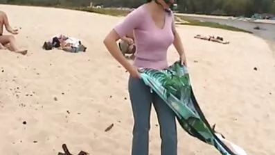 Sasha je u prekrasnom donjem rublju pijan porno seksi filmovi čeka seks.