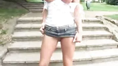 Kolumbijski erotski filmovi x pornici masturbira sve rupe i daje momak lizati.