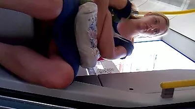 Plavuša pornic film i brineta pokušavaju Double penetration s crncima.