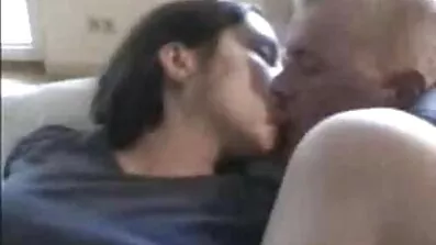 Jebeno ruski klip film porno Alice Bong anal nakon šale.