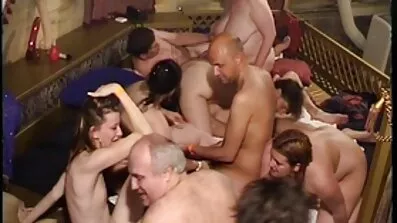 Ucjena prisiljava susjeda seksi filmovi 69 na seks.