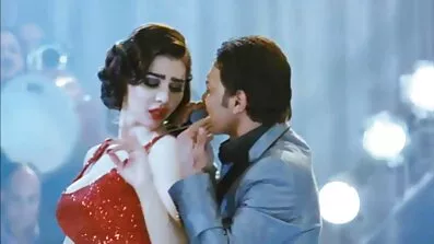 Barbie besplatni xxx filmovi grijehe jebanje s muškarcem u odijelu.