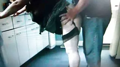 18-godišnji mladić jebanje sa porno isjecci zrelim sportašem.