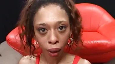 Leela Stitch filmovixxx dopušta momku da stavi kurac u nju.