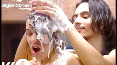 Medicinske sestre Alura Jenson i Reagan lisica spašavaju tipa besplatni poenici seksom.