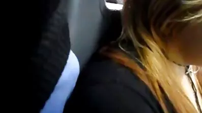 Plavuša se dovodi erocki filmovi do orgazma bez šupka.