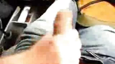 Sluškinja je odložila metlu i jebala filmovixxx je.