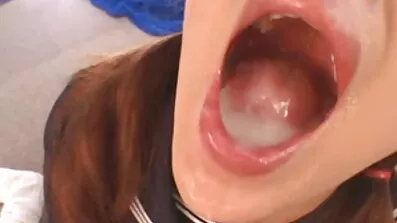 Prisiljava putnike da zadovolje pornovideocrnkinje jebanjem.