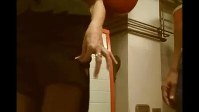 Pokušava se jebati u maca i pornići film magarca.