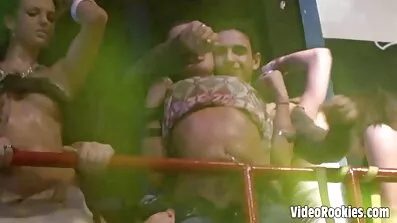 Teen jebanje s crnim barmenom. xxx filmovi s prevodom