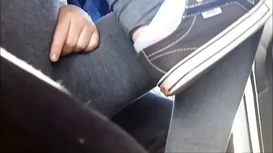 Nakon modne revije, Ainta besplatna pornjava sa svojim ljubavnikom na kauču.