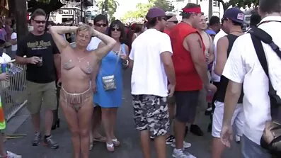 Ševe s prijateljem na wwwporno filmovi plaži.