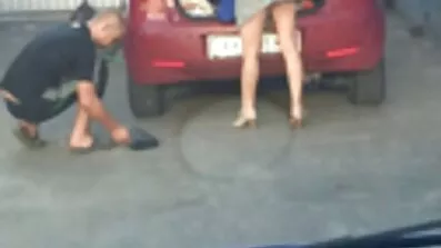 Mlade lezbijke rade xxx bespl Kunilingus na bazenu.