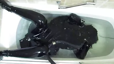 Aleksis Kristal uživa u seksu potno filmovi sa svojim ljubavnikom.