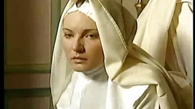 Amerikanka jebanje i uživa erocki filmovi u spermi.