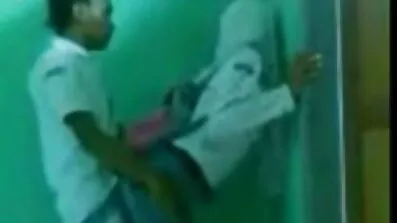 Teen besplatna pornjava jebanje sa sportašem.