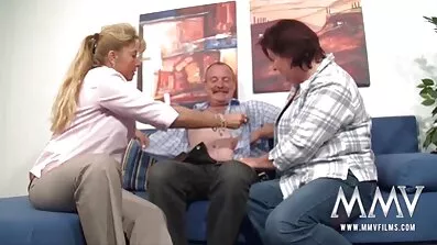 Plavuša liže kurac na balkonu. jebacina xx