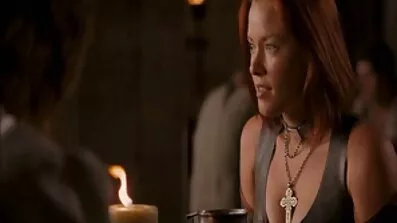 Plavuša je bez daljnjeg razgovora pojurila u grmlje po novac nepoznatom porno free filmovi muškarcu.